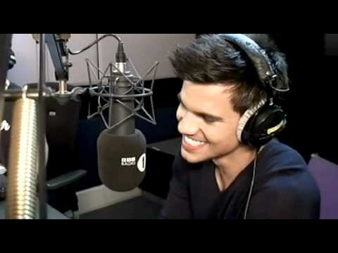 Taylor Lautner plays Truth or Dare with Fearne Cotton