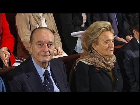 Jacques Chirac tenu éloigné des micros