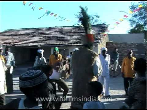 Siddhi tribes does the African neck roll, Gujarat