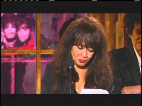 Ronettes accept award Rock and Roll Hall of Fame  Inductions 2007