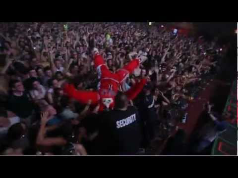 Pretty Lights and Benny the Bull (Chicago Bulls Mascot) throwin down in Chi town