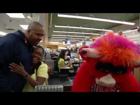 Benny the Bull Gives Back in Chicago