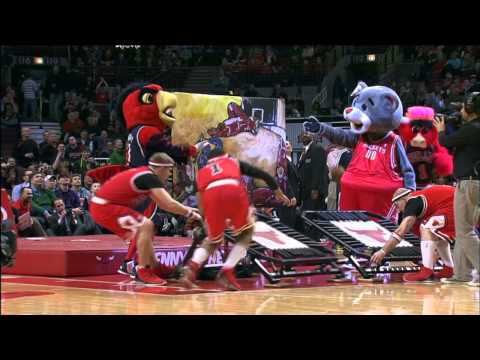 Benny the Bull does the Jeremy Evans slam dunk!