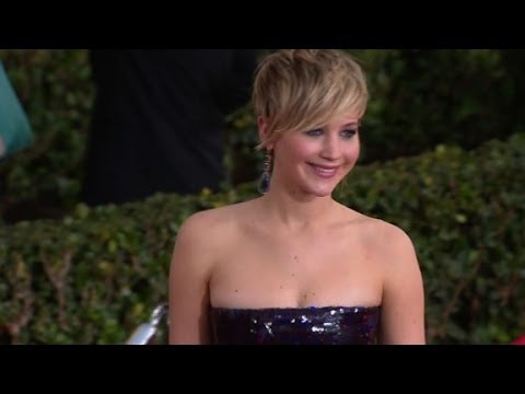 Jennifer Lawrence: My dress is squeezing my breasts