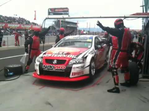 V8Supercars - Bathurst 2010 - Gulf Western #30 Pit Stop