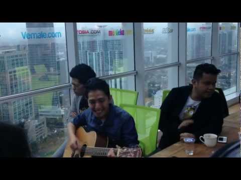 3 Composer - Salah Benar ( Live Akustik @kapanlagi.com)