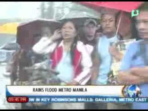 NewsLife: Continuous rains causes heavy flooding over Metro Manila || August 19, 2013