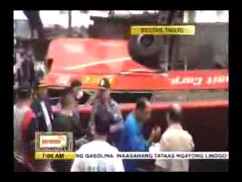 WATCH : 22 Killed in Philippines Bus Accident : Bus Crashes Off Elevated Road Manila