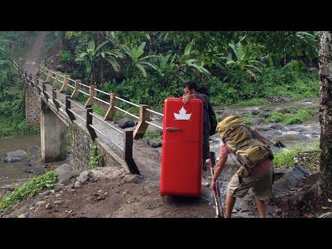 Mission Frigo en Indonésie  | Molson Canadian (VERSION LONGUE)