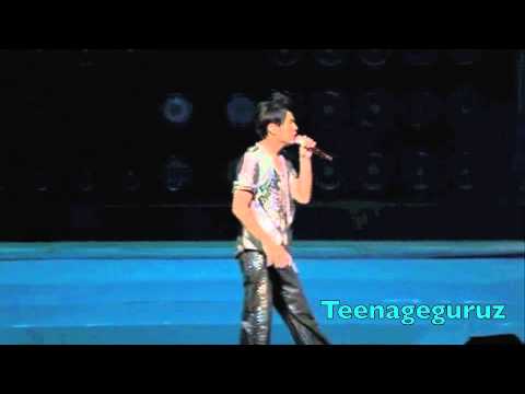 我不配LIVE Wo Bu Pei (Im Not Worthy) - 周杰倫 Jay Chou ( The Era 2010 World Tour)