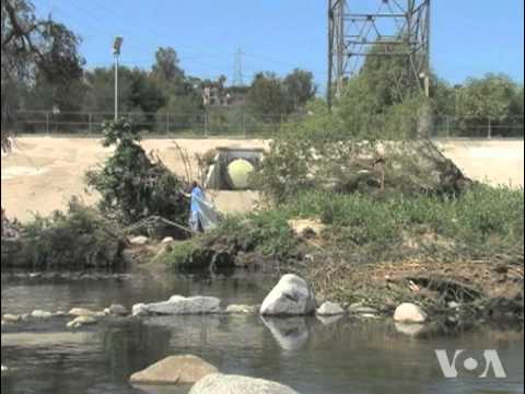 Volunteers Clean up Los Angeles River