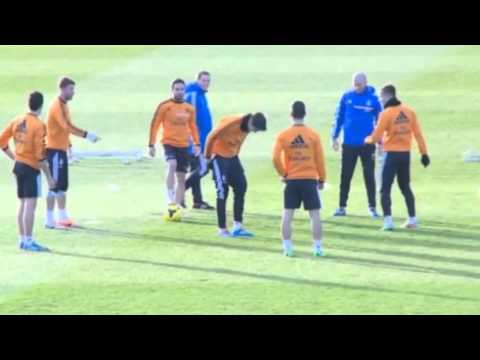 Alvaro Morata show his ass to Sergio Ramos after being fouled at Real Madrid training