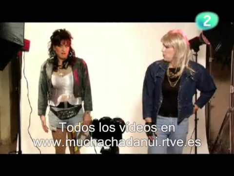 Muchachada nui 3x05 - Celebrities - Sabrina y Samantha Fox