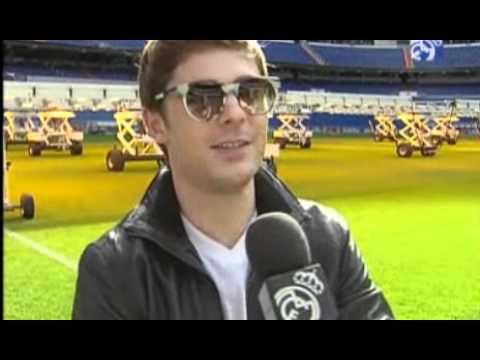 El actor Zac Efron visitó el Santiago Bernabéu - 08.03.2012