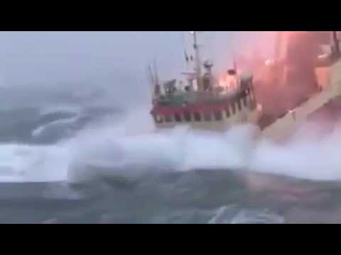 [NEW RAW] Cyclone Phailin heads Boat Odisha Andhra India with Winds!