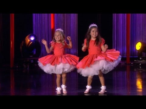 Sophia Grace & Rosie Perform 'Thrift Shop'