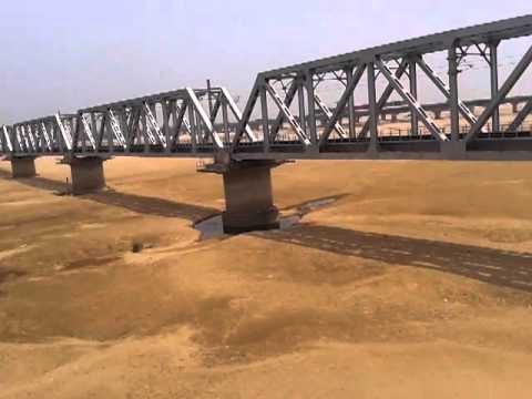 Falaknuma Superfast Express crosses the great bridge over Mahanadi River!!