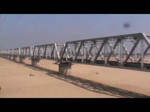 Crossing the 114 years old 2.1 kms long Mahanadi River Bridge: Falaknuma Superfast on-board