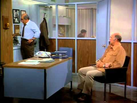 The Mary Tyler Moore Show S06E07 Chuckles Bites the Dust