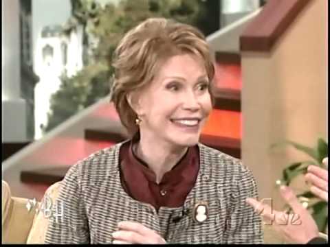 Mary Tyler Moore on Bonnie Hunt 04/22/09  #1