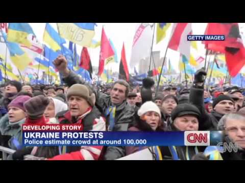 Protesters topple Vladimir Lenin statue