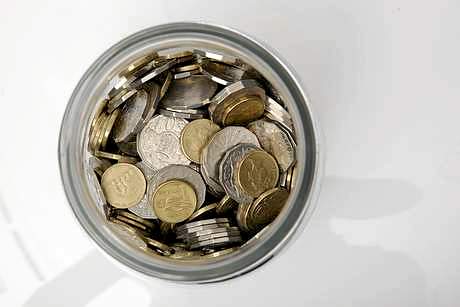 money jar smart investor 100602 photo by louise kennerley generic money coins jar SPECIAL 128395