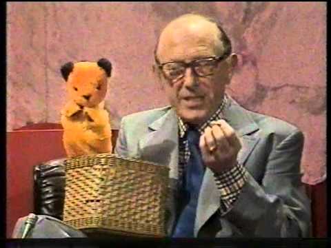 Richard Whiteley Interviews Harry Corbett With Sooty And Sweep 1975