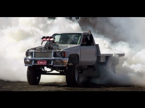 BLWNLUX TEARS IT UP AT DUBBO BURNOUTS TO TAKE 1ST PLACE PRO CLASS 21.9.2013