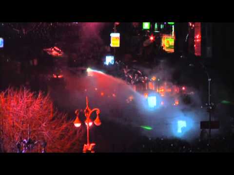 Raw: Riot Police Move Against Protesters in Kiev