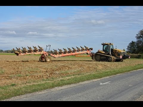 Labour 2011 CAT Challenger MT 865 C, charrue G&B 13 corps - big ploughing