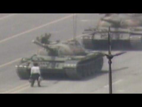 1989 Raw Video: Man vs. Chinese tank Tiananmen square