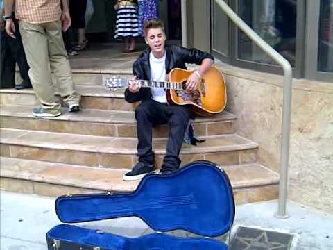 Justin Bieber Busking in Stratford - June 16 2012 - I'll Be (Goo Goo Dolls) - Part 1