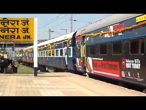 01201 Mumbai LTT-Ajni Inaugral Run Special arriving at Badnera Jn(pf1){28-10-2013 10.53pm 7min befor