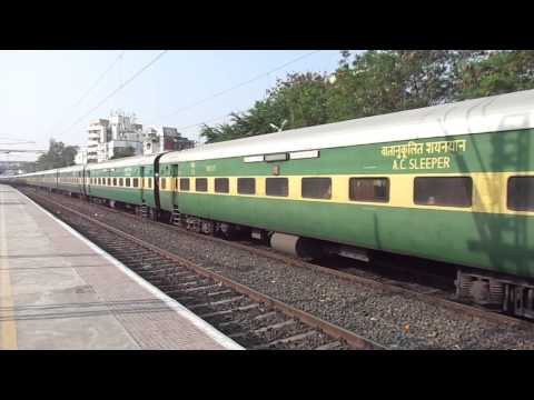 Pune - Nagpur Garib Rath Express powered by AJNI WAP-7