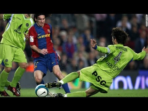 Lionel Messi Dropping Players & Goalkeepers on the Floor HD