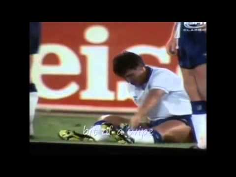 Vídeo mostra ex jogador, Gary Lineker, defecando em campo durante jogo da Copa do Mundo1)