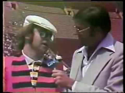 Elton John - Interview in Los Angeles (1977)