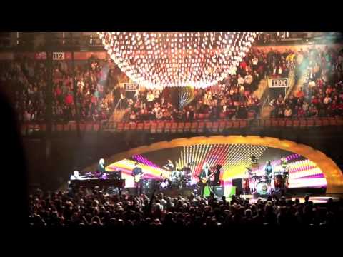 ELTON JOHN LIVE - 