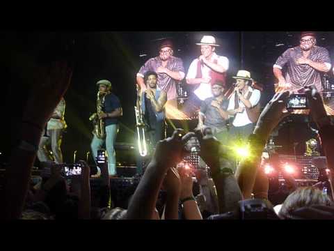 Bruno Mars- Treasure, live in Budapest, November 7 2013