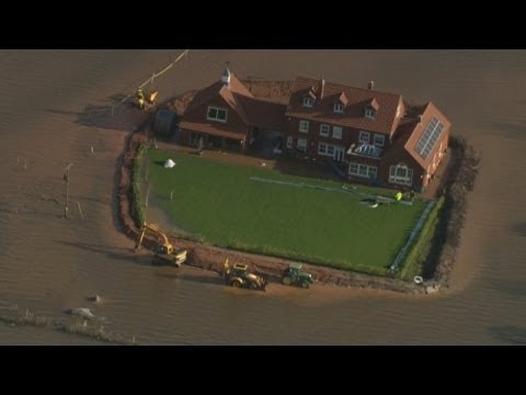 Floods in Somerset: Island house as owner builds makeshift flood barricade