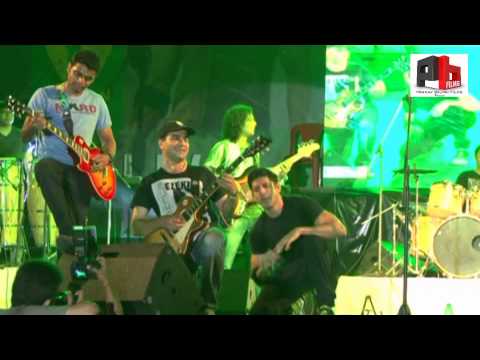 Rock On - FARHAN LIVE at Thomso, IIT Roorkee