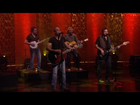 Darius Rucker Performs 'Wagon Wheel'