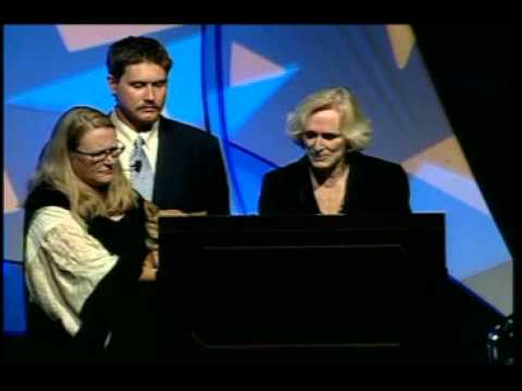 Glenn Close Speaks at Neuroscience 2010