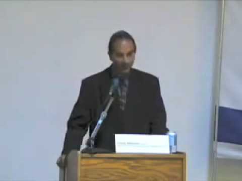 A Hindu Nationalist addresses a packed Chabad Synagogue