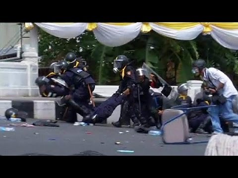 Thailand: Two killed and dozens hurt as police quell Bangkok anti-government protests