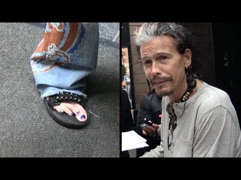 Steven Tyler Shows Off His Crazy Feet