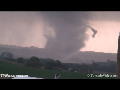 Incredible Iowa tornado video! Woodbury County, October 4, 2013!