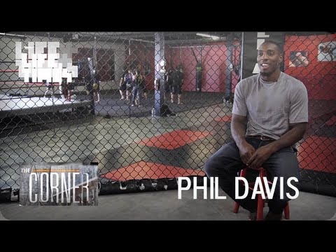 Phil Davis Prepares For Match Against Vinny Magalhaes - THE CORNER