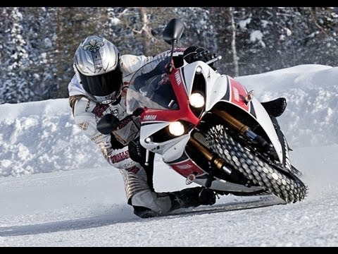 EXTREME 258 KM/H SUR LA GLACE : MATCH PORSCHE GT3 RS FACE A YAMAHA YZF 1000 R1