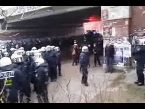 Police attack on protesters #RoteFlora in Hamburg, 21/12/2013